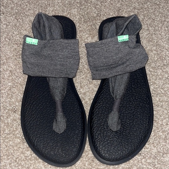 Sanuk Charcoal and Black Sandals Brand New - Picture 1 of 4